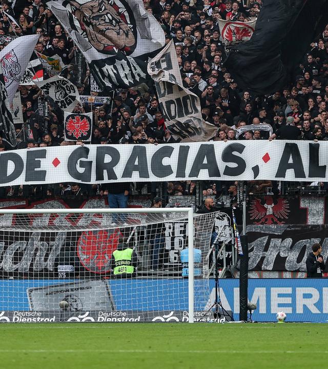 Ein Fan-Plakat der Frankfurter Ultras zu Albert Riera.