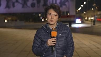Die Korrespondentin Golineh Atai  ist während eines Schaltgesprächs zu sehen.