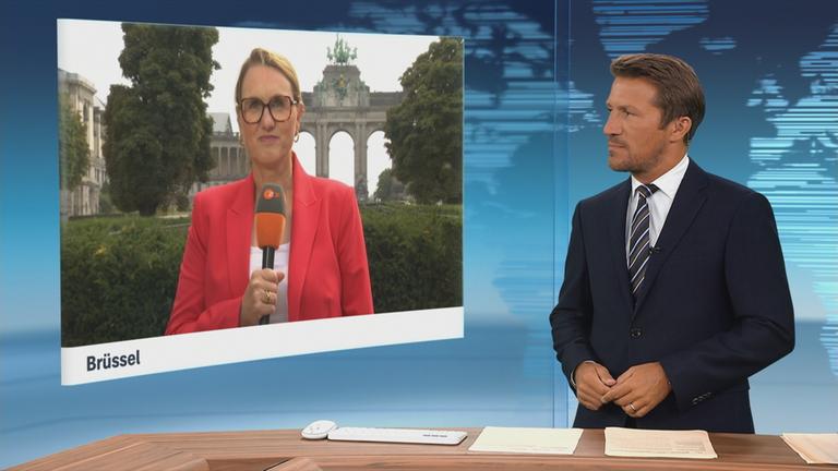 Das ZDF-Studio mit dem Reporter und eine Einblendung von Korrespondentin Ina Baltes