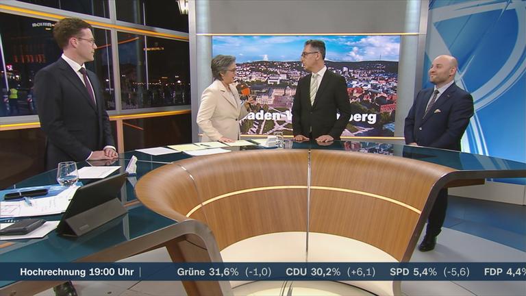 Shakuntala Banerjee spricht mit den Spitzenkandidaten 