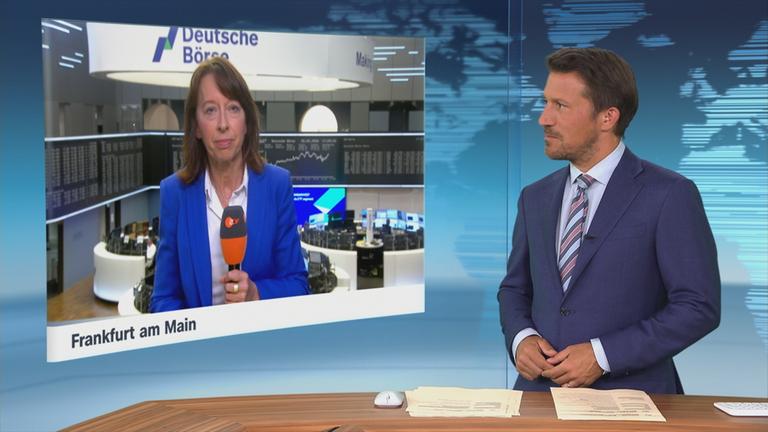 Die deutsche Bundesregierung, selbst Anteilseigner der Commerzbank, spricht sich gegen eine Übernahme durch Unicredit aus.