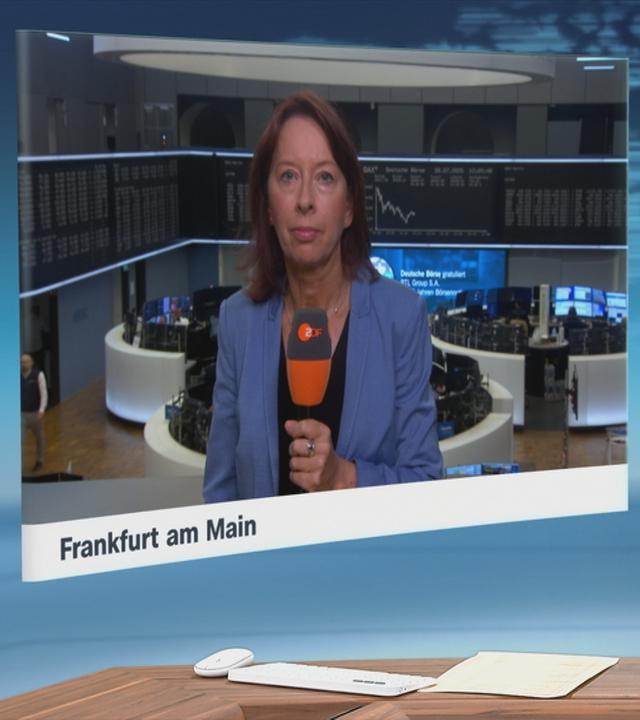 ZDF-Korrespondentin Stephanie Barrett an der Börse in Frankfurt