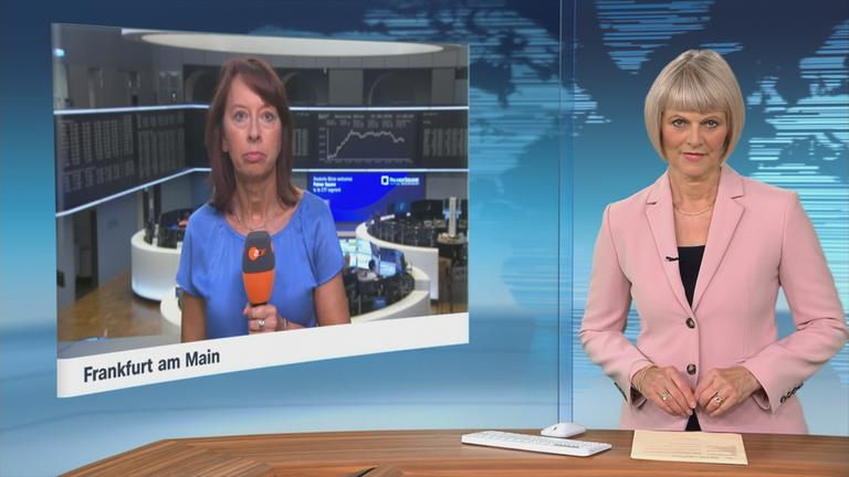 ZDF-Korrespondentin Stephanie Barrett an der Börse in Frankfurt