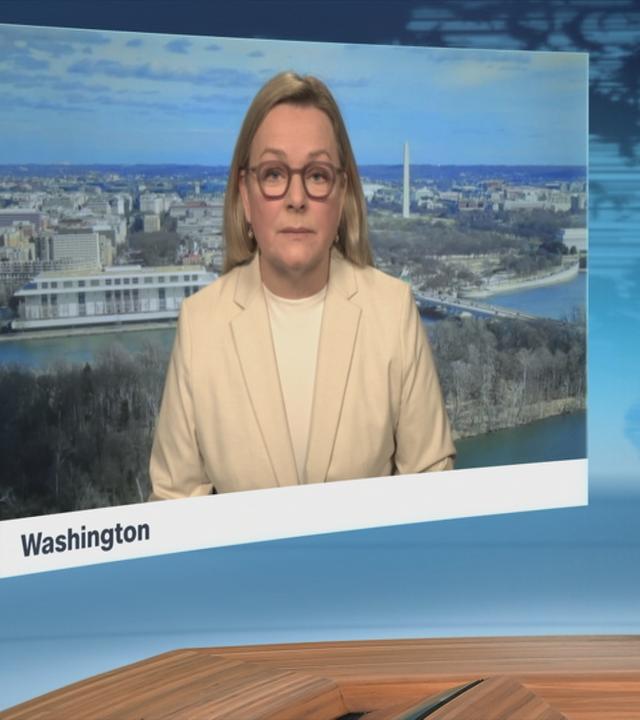 Nach über zwei Wochen Verfolgung hat das US-Militär im Nordatlantik einen russischen Öltanker in seine Kontrolle gebracht. Das Schiff soll zuvor eine US-Seeblockade durchbrochen haben. Claudia Bates berichtet.