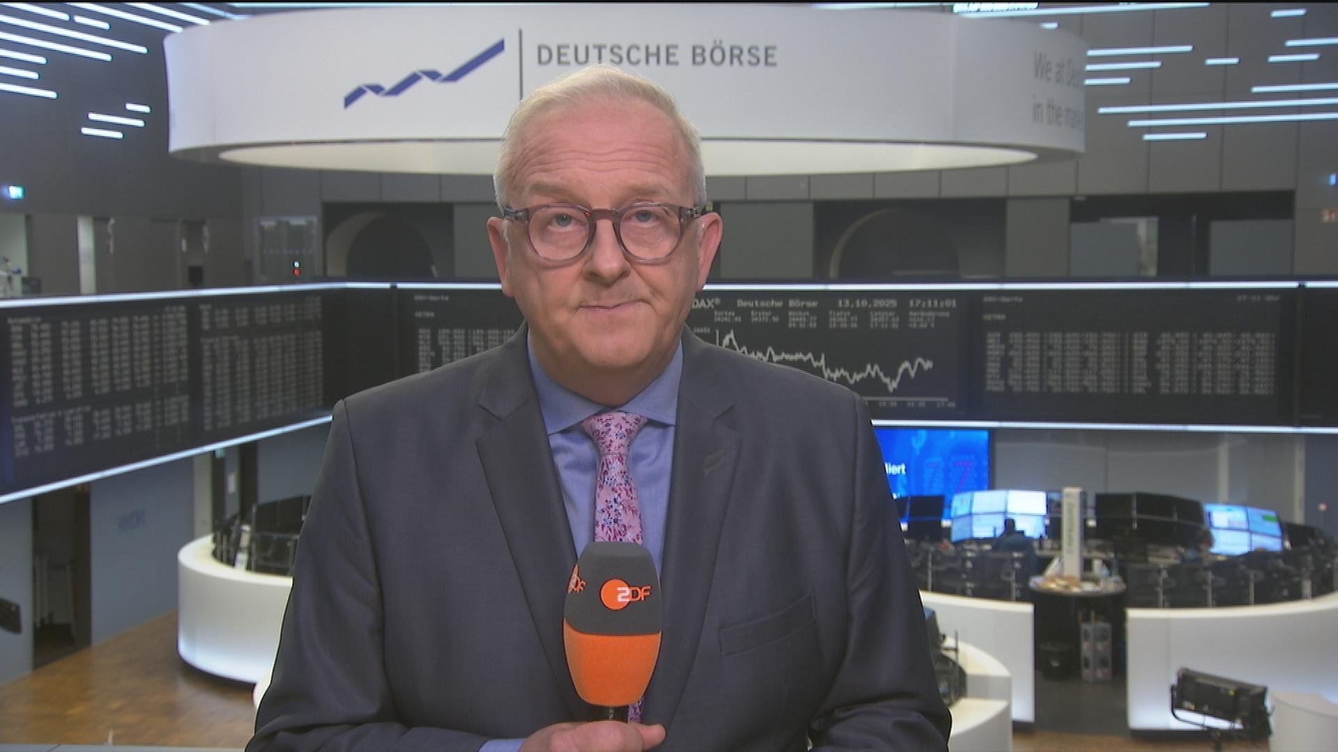 Der diesjährige Nobelpreis in Wirtschaftswissenschaften geht an Joel Mokyr, Philippe Aghion und Peter Howitt. Die Forschungsergebnisse und ihre Bedeutung ordnet Frank Bethmann ein.
