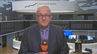 Der diesjährige Nobelpreis in Wirtschaftswissenschaften geht an Joel Mokyr, Philippe Aghion und Peter Howitt. Die Forschungsergebnisse und ihre Bedeutung ordnet Frank Bethmann ein.