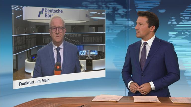 ZDF-Börsenexperte Frank Bethmann bei einem Schaltgespräch.