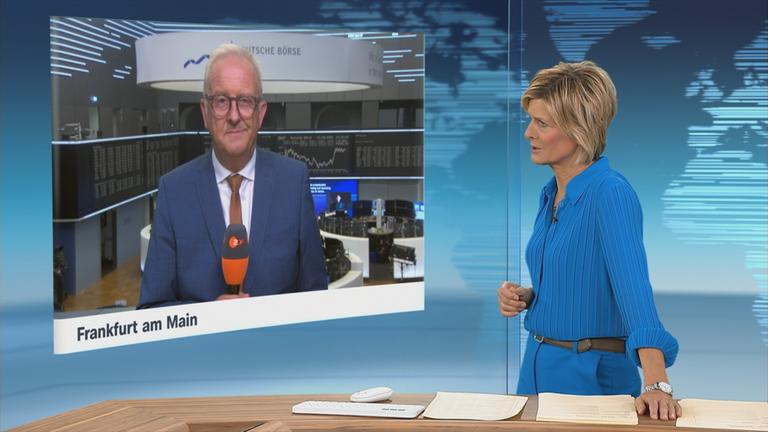 ZDF-Korrespondent Frank Bethmann an der Börse in Frankfurt am Main
