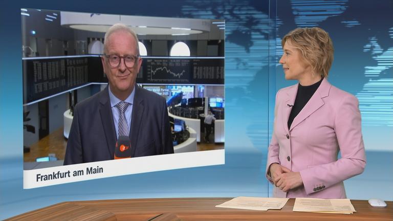 Moderatorin und Korrespondent Frank Bethmann zugeschaltet