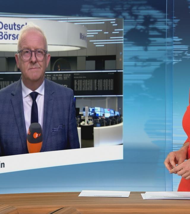 ZDF-Korresponent Bethmann ist in Frankfurt (Main) zu sehen.