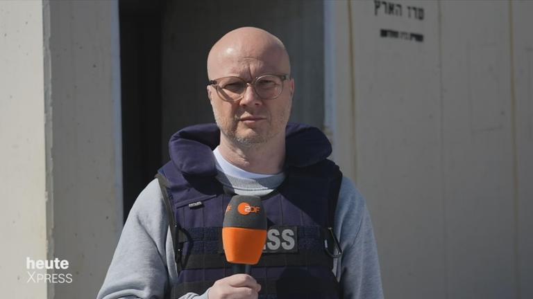 ZDF-Korrespondent Torge Bode berichtet von der israelisch-libanesischen Grenze.