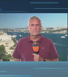 ZDF-Korrespondent Jörg Brase (links) spricht in der heute Xpress