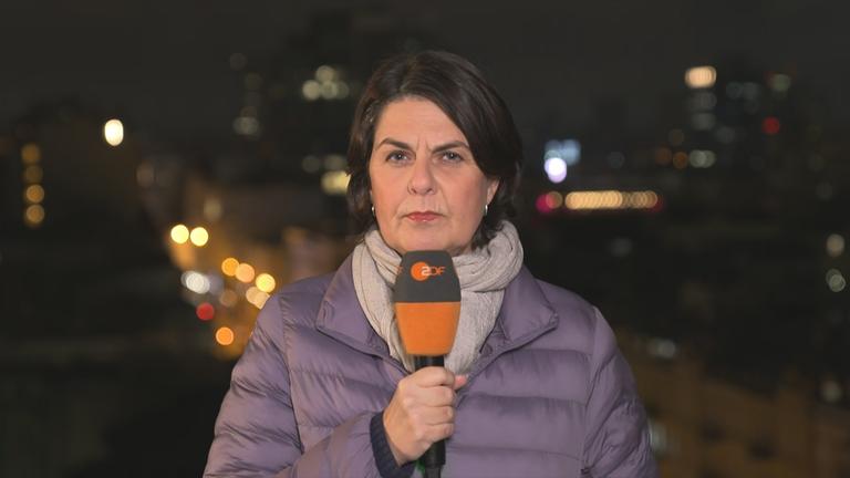 Wegen eines Korruptionsskandals in der Ukraine hat Präsident Selenskyj zwei Minister zum Rücktritt aufgefordert. Über die Hintergründe berichtet Anne Brühl.