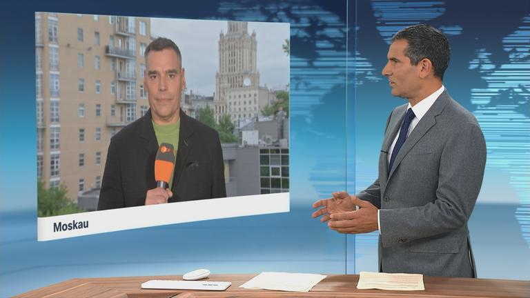 ZDF-Korrespondent Armin Coerper, zugeschaltet aus Moskau, im Gesspräch mit Moderator Mitri Sirin im Studio.