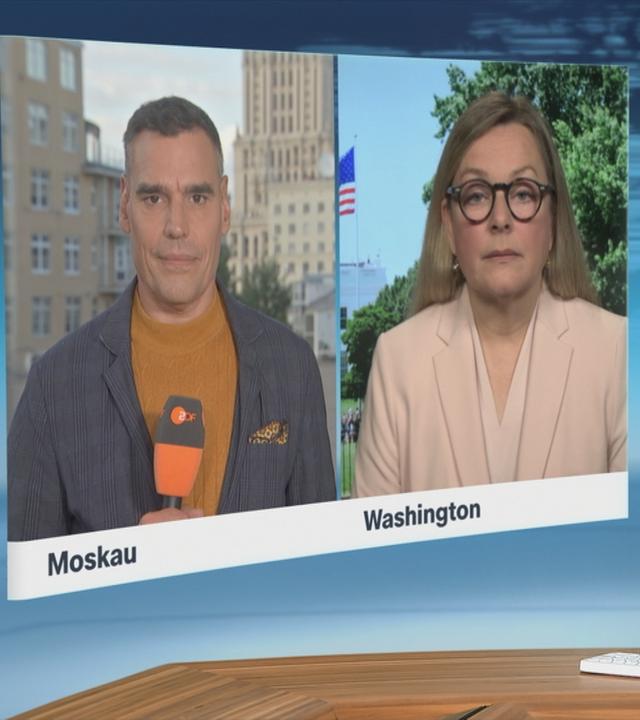 Moderatorin mit Korrespondenten Armin Coerper und Claudia Bates