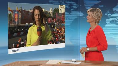 Nach 16 Jahren ist Spanien wieder Weltmeister. Millionen von Fans im ganzen Land feiert bis spät in die Nacht.