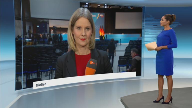 Zu sehen ist ZDF-Korrespondentin Nicole Diekmann in einem Schaltgespräch