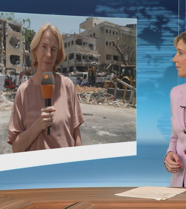 ZDF-Korrespondentin Katrin Eigendorf bei einem Schaltgespräch.
