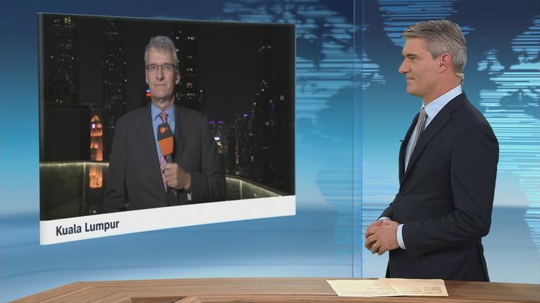 Elmar Theveßen im Schaltgespräch mit der heute