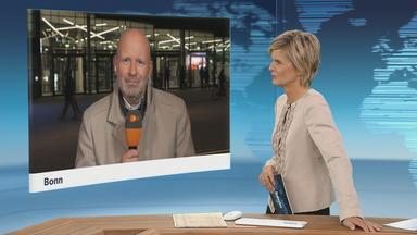 Schaltgespräch mit ZDF-Korrespondent Mathis Feldhoff und Moderation.