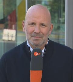 ZDF-Korrespondent Mattis Feldhoff ist zu sehen.