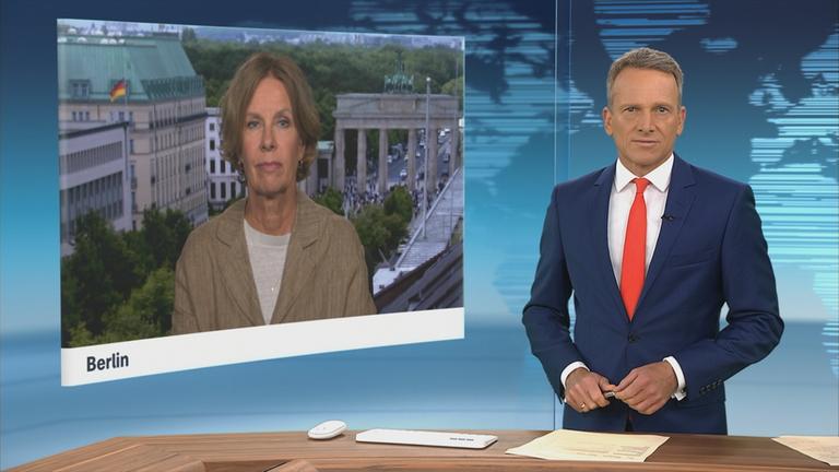 Dorthe Ferber mit ZDF-Mikro