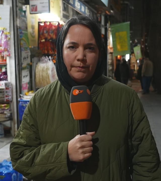 Trotz der Warnungen von US-Präsident Donald Trump klagt die iranische Justiz erste Demonstranten an und droht dabei auch mit der Todesstrafe. Phoebe Gaa berichtet vor Ort.