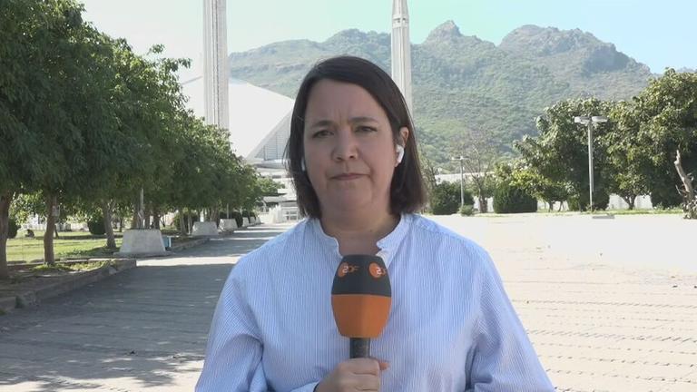 ZDF-Korrespondentin Phoebe Gaa ist in Islamabad zu sehen.