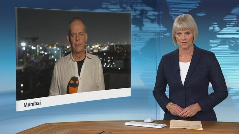 Johannes Hano und Hilke Petersen mit ZDF-Mikro in der Hand