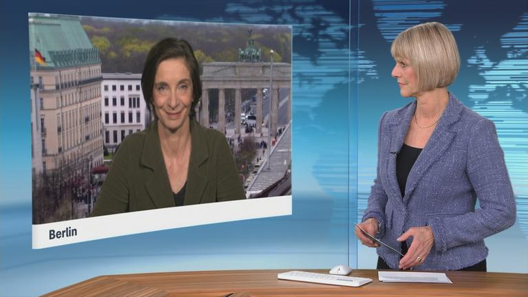 Moderatorin im Schaltgespräch mit ZDF-Korrespondentin Diana Zimmermann