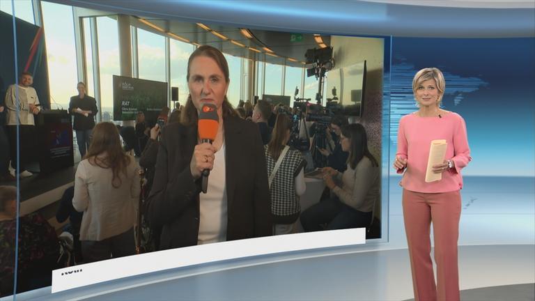 Moderatorin im Schaltgespräch mit ZDF-Reporterin Ina Baltes