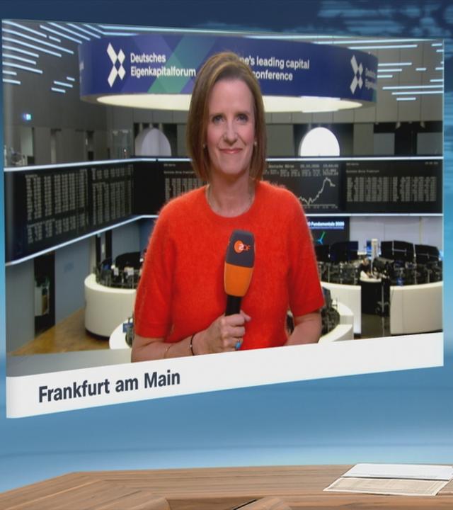 Wirtschaftsexpertin Valerie Haller an der Börse in Frankfurt