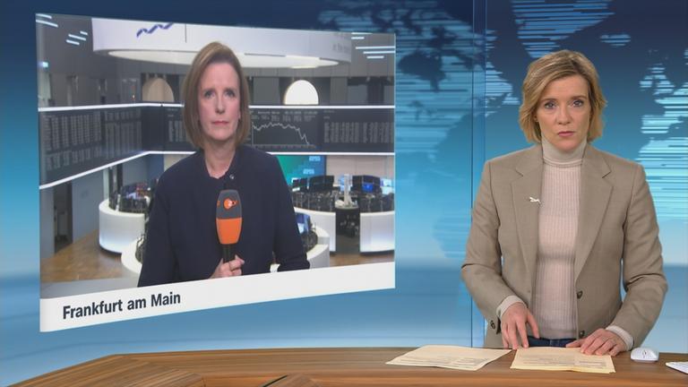 ZDF-Korrespondentin Valerie Haller bei einem Schaltgespräch.