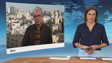 Moderatorin im Schaltgespräch mit ZDF-Korrespondent Henner Hebestreit
