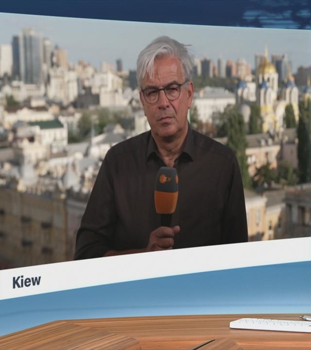 Moderatorin im Schaltgespräch mit ZDF-Korrespondent Henner Hebestreit