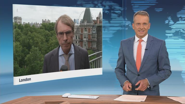 ZDF-Reporter Yacin Hehrlein im Schaltgespräch