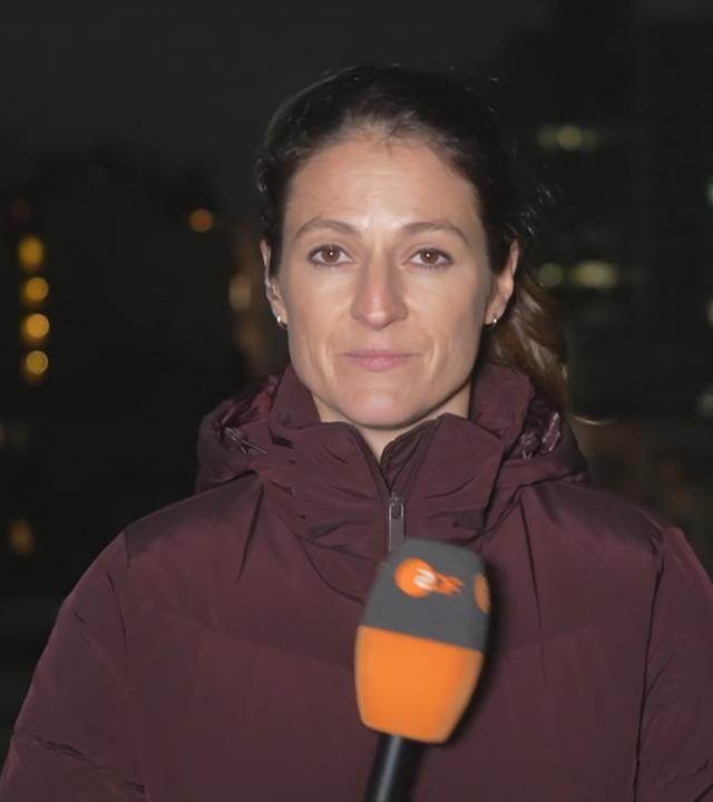 Ein Korruptionsskandal erschüttert die Ukraine und bringt Präsident Selenskyj zunehmend unter Druck. Alica Jung berichtet.