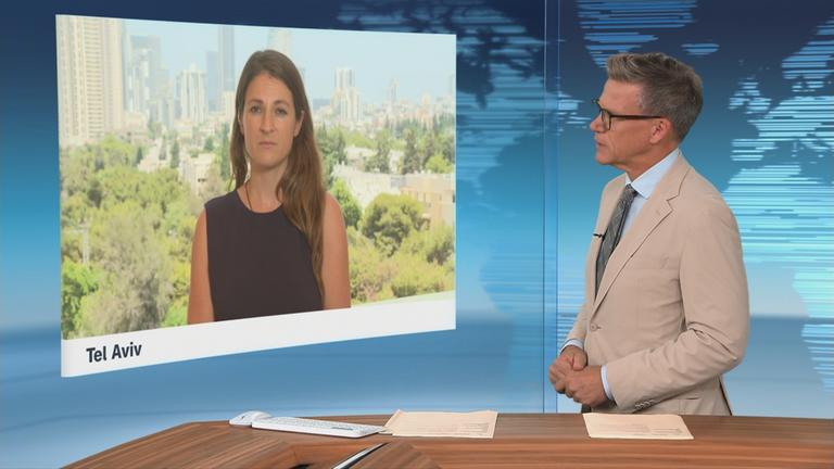 ZDF-Korrespondentin Alica Jung berichtet ins ZDFheute-Studio.