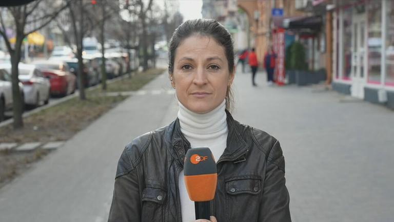 ZDF-Korrespondentin Alica Jung ist in Kiew zu sehen.