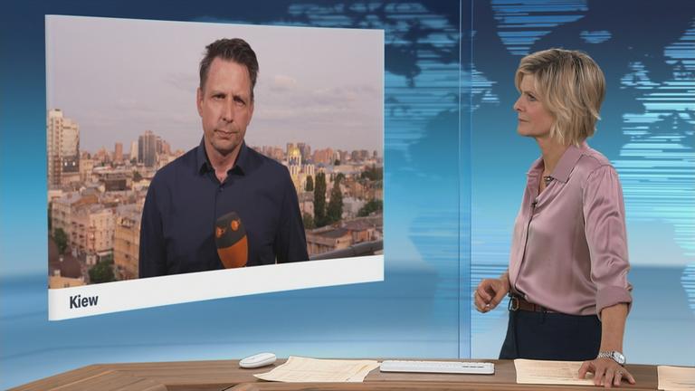Timm Kröger mit ZDF-Mikrofon