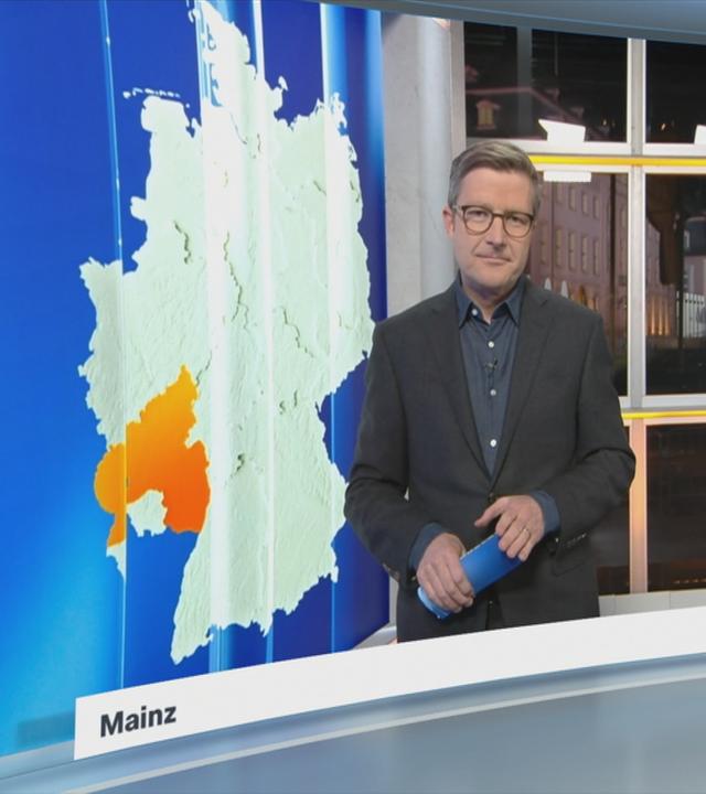 Stefan Leifert präsentiert das ZDF-Politbarometer
