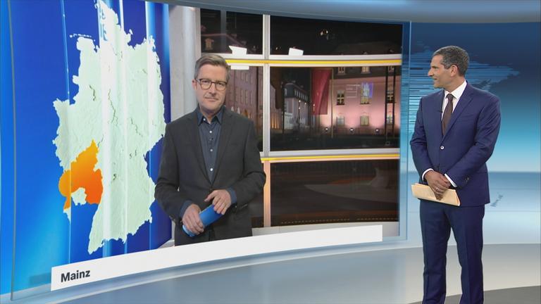 Stefan Leifert präsentiert das ZDF-Politbarometer