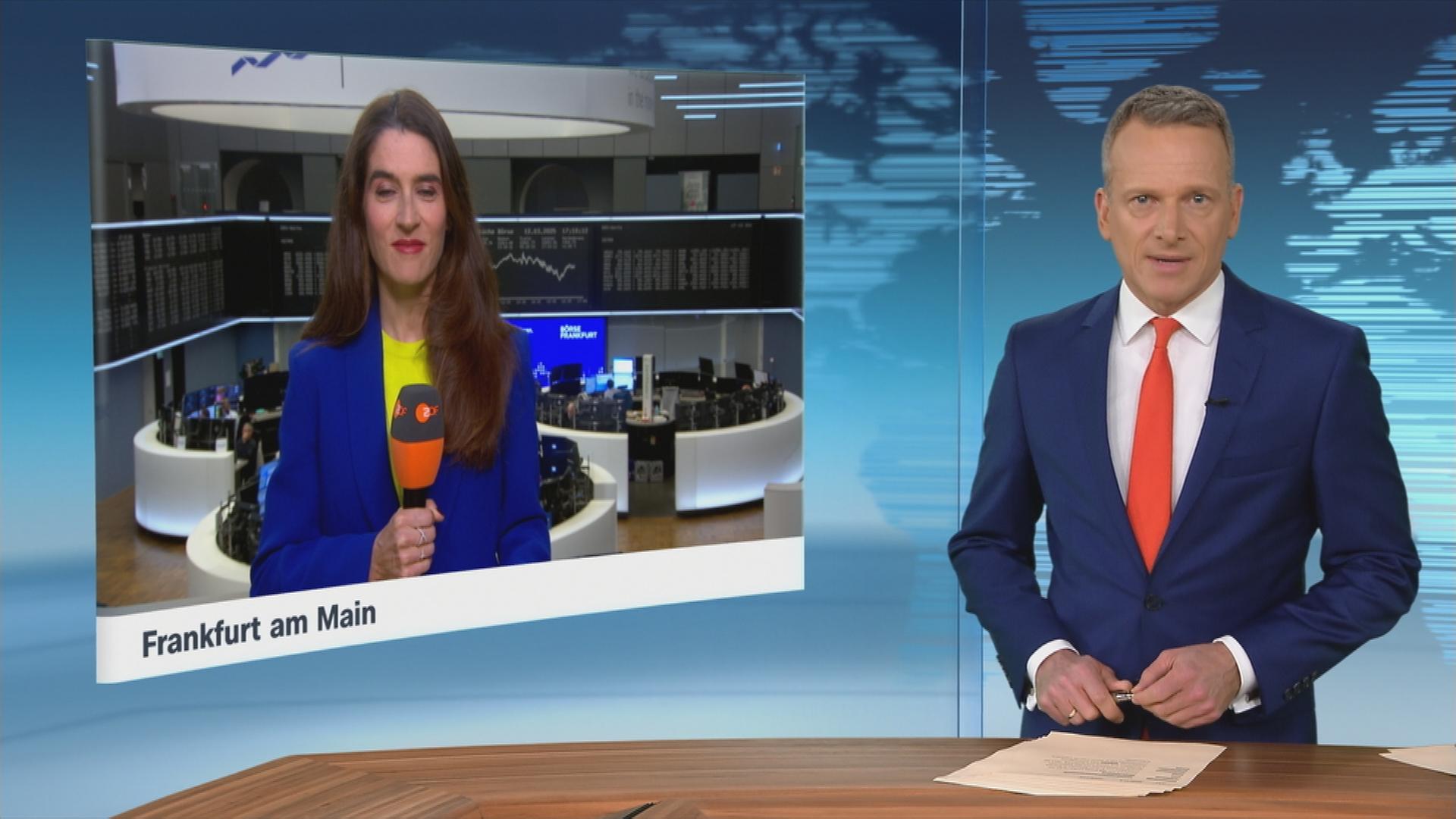 ZDF-Korrespondentin Sina Mainitz an der Franfurter Börse 
