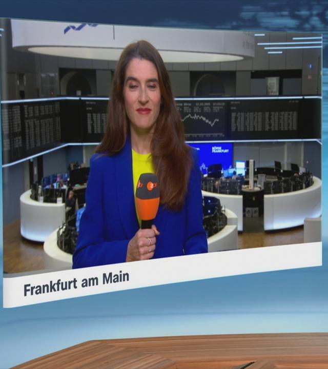 ZDF-Korrespondentin Sina Mainitz an der Franfurter Börse 