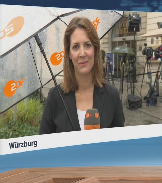 Moderatorin im Schaltgespräch mit Korrespondentin Andrea Maurer