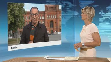 ZDF-Korrespondent Merseburger ist mit einem Mikrofon in der Hand zu sehen.
