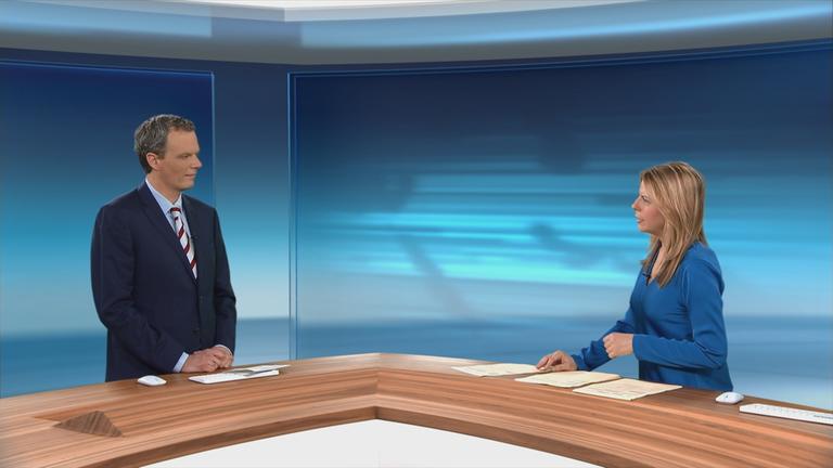 Die Umweltminister der EU-Länder haben sich darauf geeinigt, den europäischen Emissionshandels im Verkehr und bei Gebäuden um ein Jahr zu verschieben. Florian Neuhann berichtet.