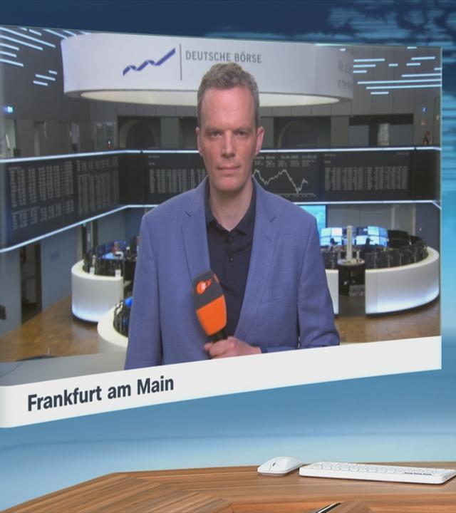 ZDF-Korrespondent Florian Neuhann berichtet ins ZDFheute-Nachrichtenstudio.