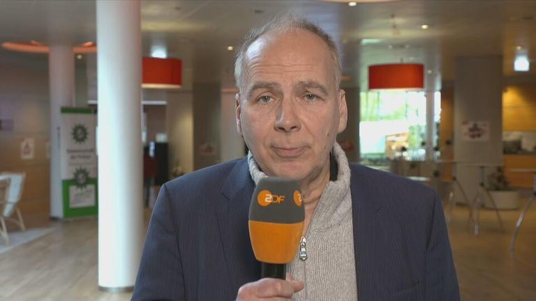 ZDF-Korrespondent Niklasch ist zu sehen.