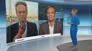 ZDF-Korrespondenten Normen Odenthal und Wulf Schmiese berichten  ins ZDFheute Nachrichtenstudio.